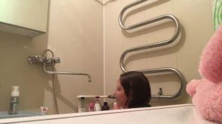 HDHentaiTube Hidden camera in the bathroom filming hot MILF...