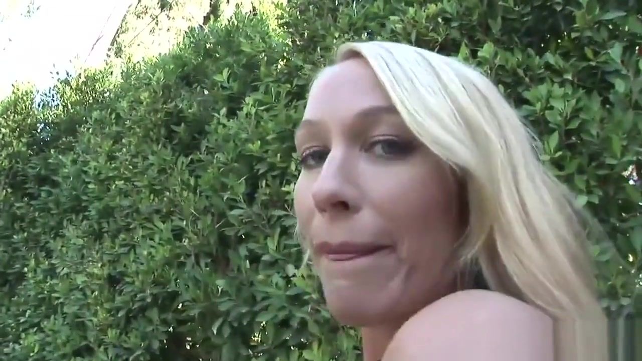 Shecock Stunning Blonde MILF Mellanie Monroe Masturbates Outdoor Whipping