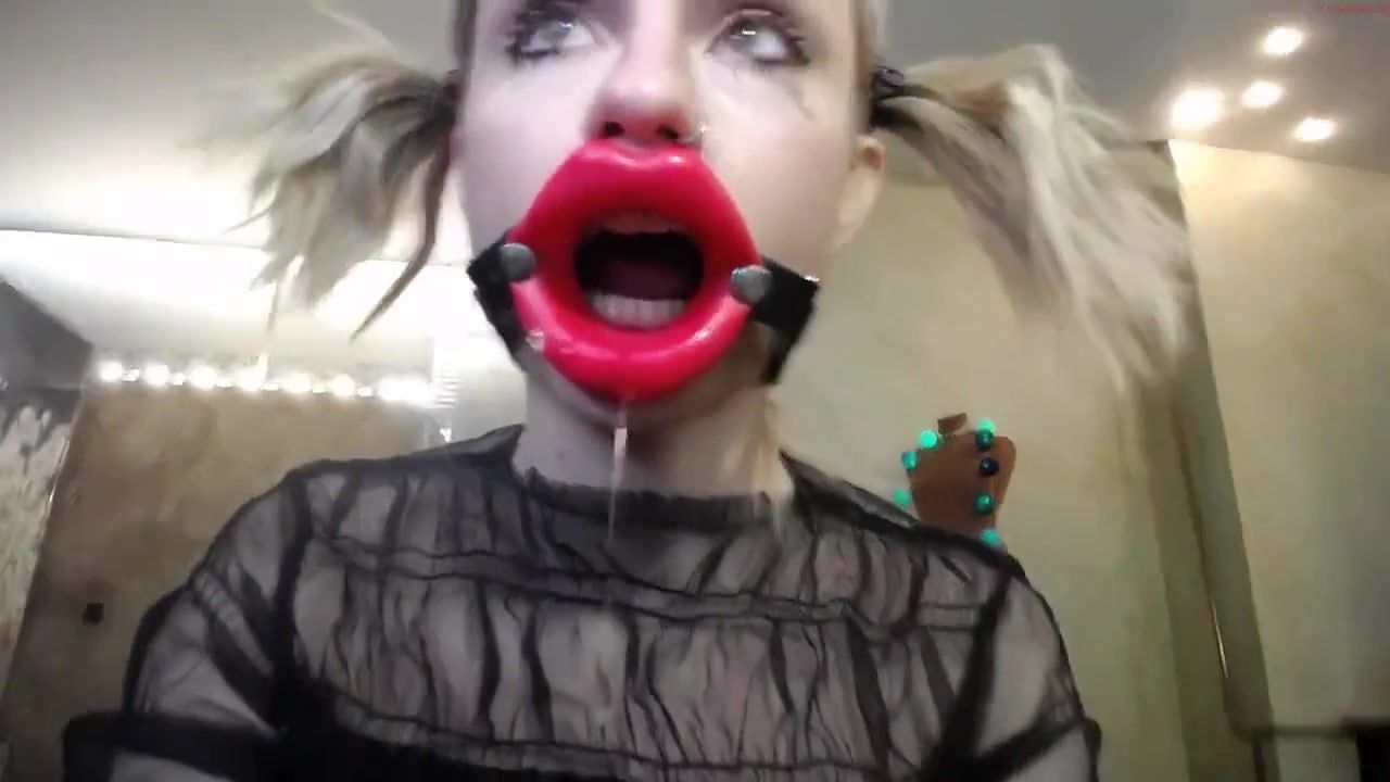 Two PIGHOLE RED LIPS MOUTH BLOWJOB BLONDE PIGTAILS DEEPTHROAT Dancing