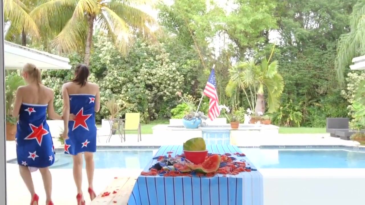 Rimjob Busty MILF queening young lesbian Fuck