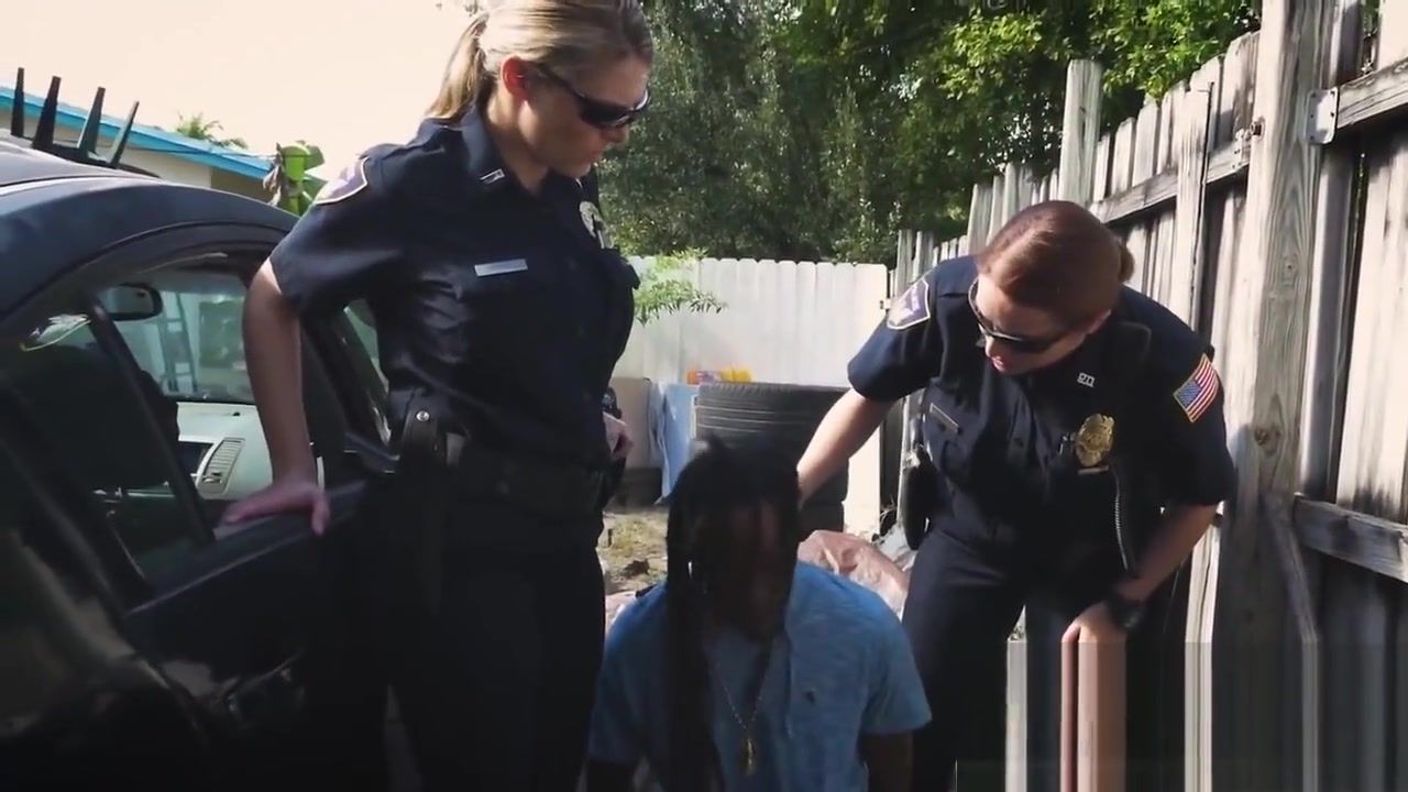 Old Man Perverted cops take rhasta criminal in alley and fuck his cock HomeMoviesTube - 1