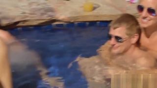 Cdzinha Bunch of swingers oral sex by the pool Milfsex