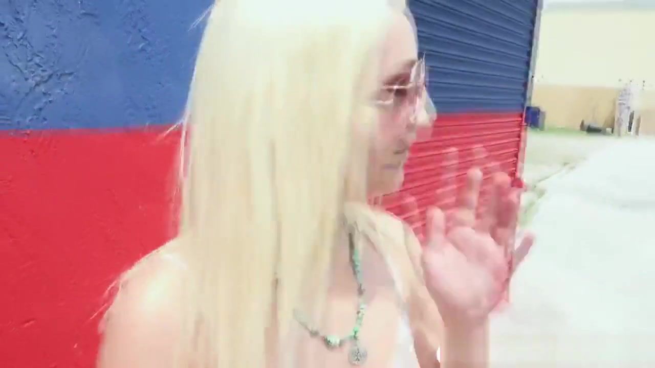 Closeups Pretty Jade Amber fucks a stranger in public for cash HClips
