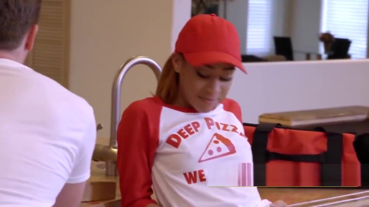 Amateur Pizza delivery chick gets paid with her clients big cock deep in her coochie Gay Money