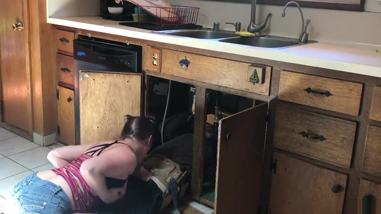 Amatuer lucky plumber fucked by teen - Erin Electra Fucks