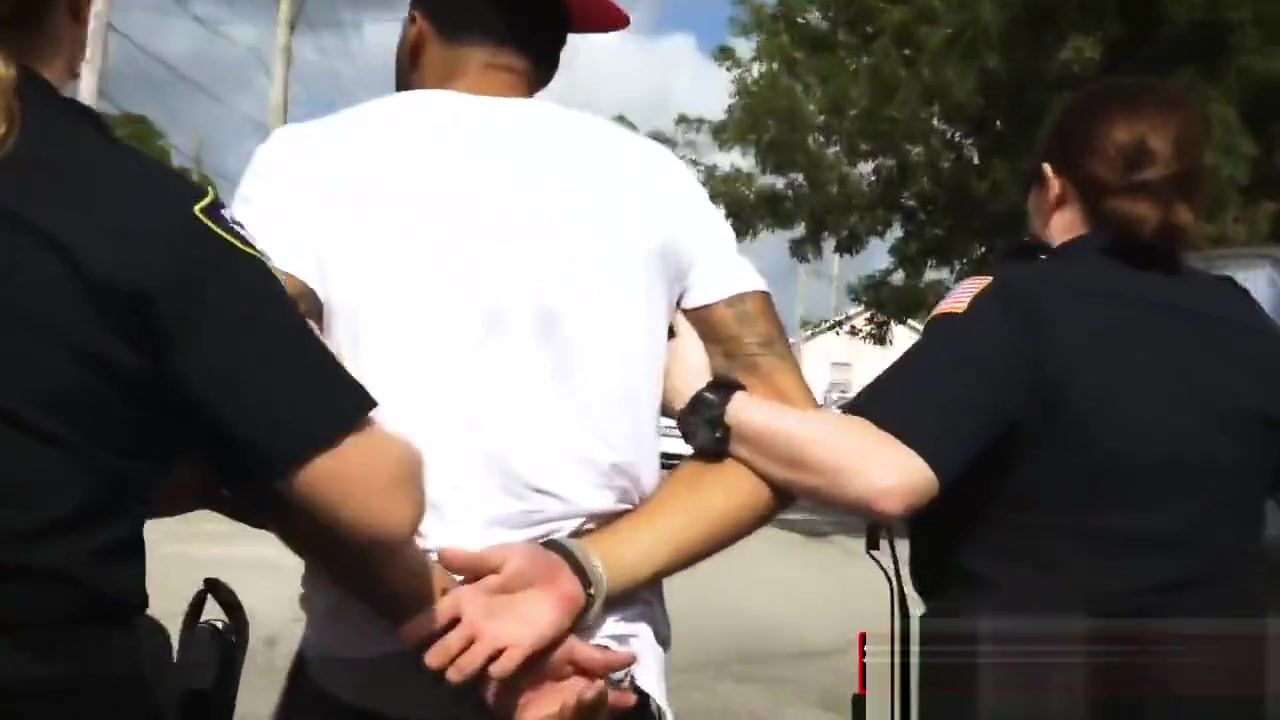 Peludo Black tattooed guy gets arrested to fuck a horny cop in a foursome- Bush
