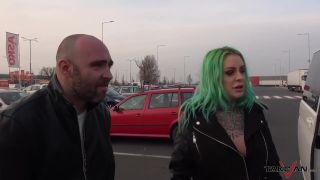 Videos Amadores Green haired beauty is fucked in a van Masturbating