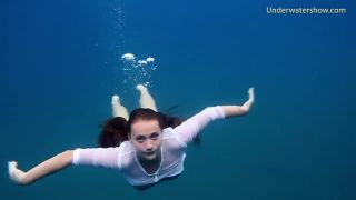 Foot First Underwater Erotic Video Camwhore