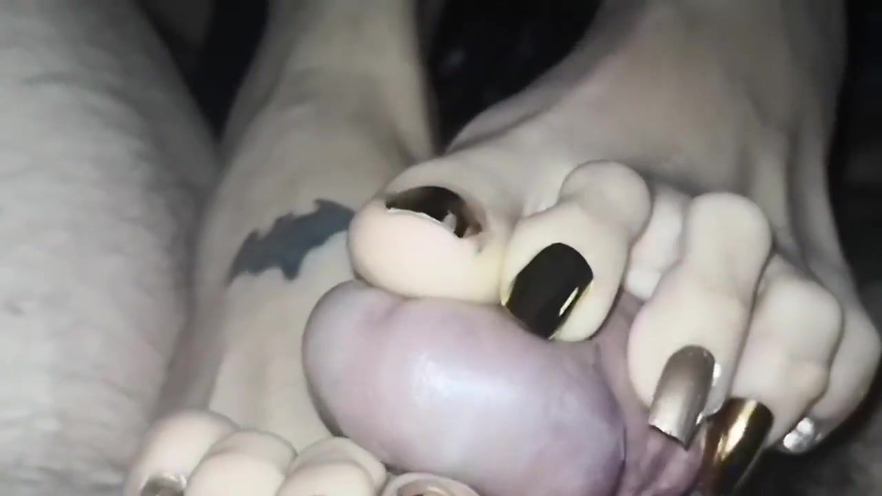 Colombia Woman With Inked Feet And Black Toe Nails Gives A Pov Toejob Doublepenetration - 1