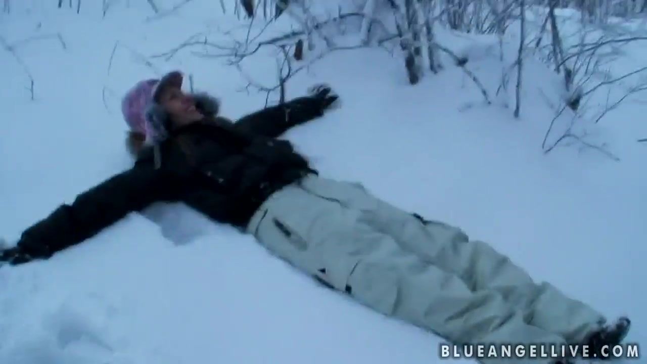 Asslicking Blue Angel enjoys in playing in the snow GirlfriendVideos - 1