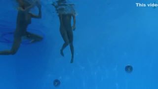 Muscle Swimming naked with sexy eurobabes Pee