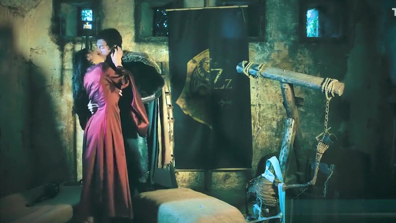 Public Fuck Jon fucks the Red Priestess in the dungeon Booty