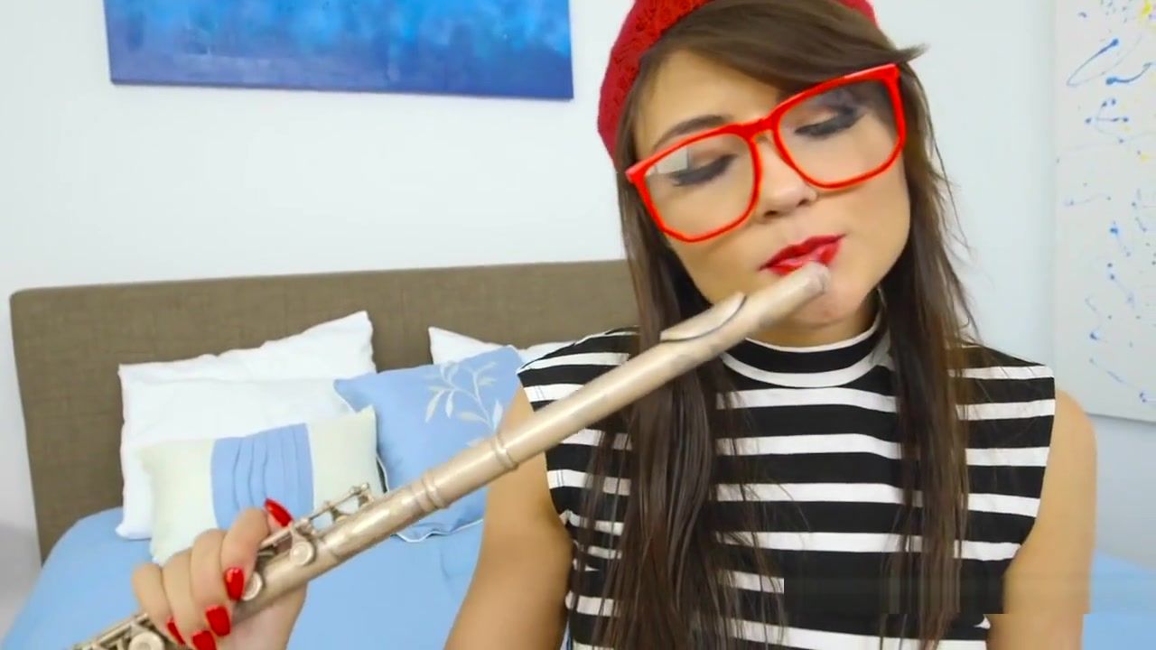 Girl Teen Bangs Her Flute And Huge Dick Blow Job