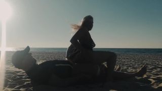 Sexpo Kate Truu with Big Butt fucks on the public beach at sunset Peeing