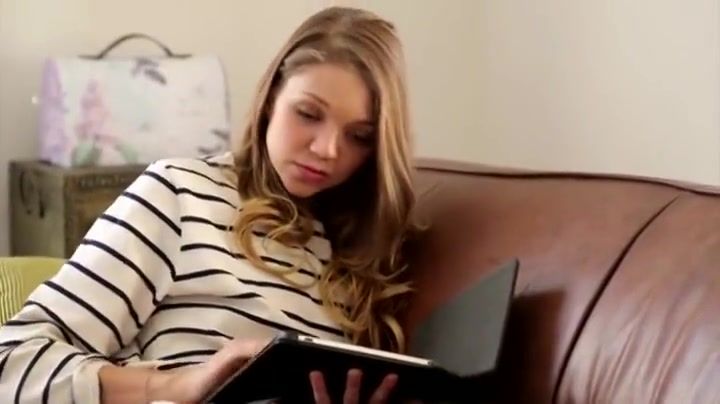 Bedroom Lesbian porn video featuring Teen Jessie and Jessie Andrews Women Sucking Dick