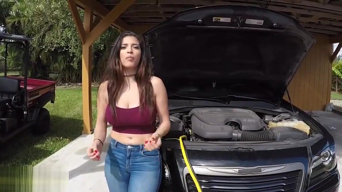 Putaria Roadside - Latina wife has sex with her mechanic outside Hot Girls Fucking - 1