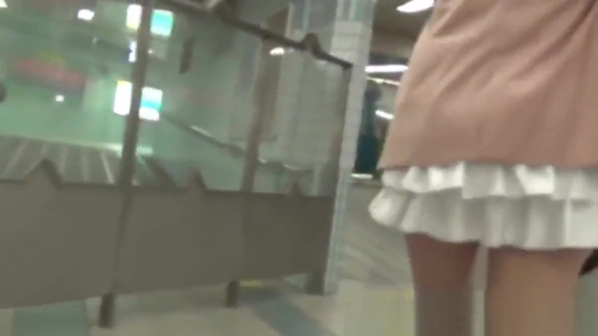 Italiano Young Japanese babes panties get secretly filmed in public Phun