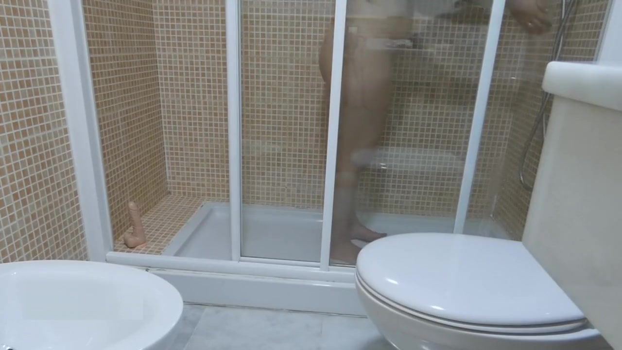 Milfporn Small sister caught masturbating in the shower Boy Girl - 1
