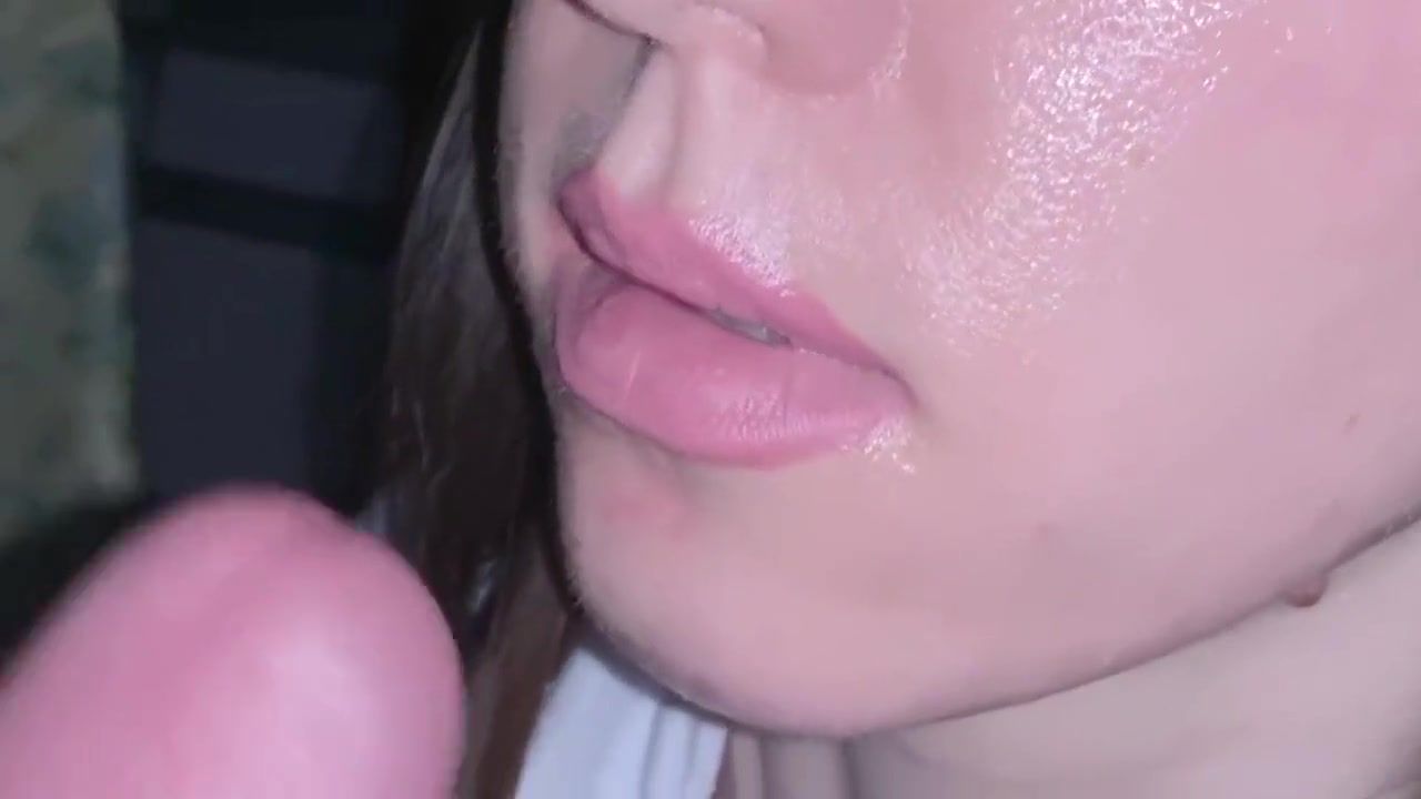 Hardcore Porn Fabulous blowjob from a green-eyed beauty Trimmed - 1