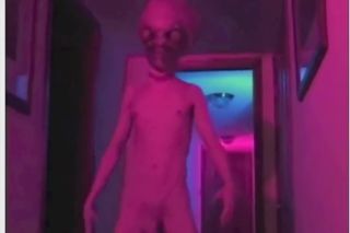 Gagging Alien with a BIG COCK fucks an earthling by...