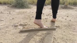 Massive Super slow motion feet walking on dusty ground -- DIRTY FEET Novinha