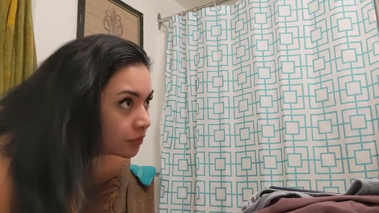 JuliaMovies Asian houseguest hidden cam in her bathroom - showering after work Putinha