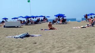 Gonzo Notgeil am Strand in Spanien - Public im Urlaub...