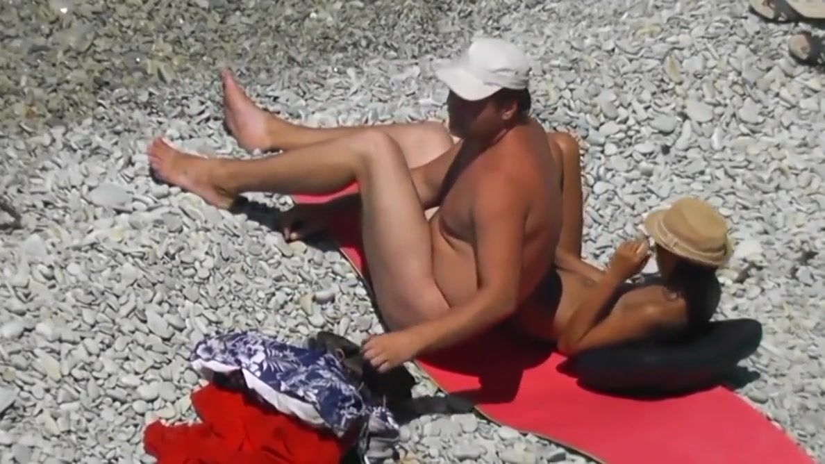 SinStreet Voyeur. Girl Jerks Off dick her boyfriend at a public beach GirlfriendVideos - 1
