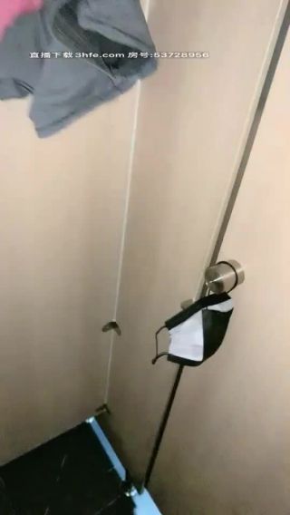 Hardcorend 商 場 廁 所 啪 啪 蹲 著 口 交 脫 掉 翹 起 屁 股 後 人 抽 插(Webcam) Concha
