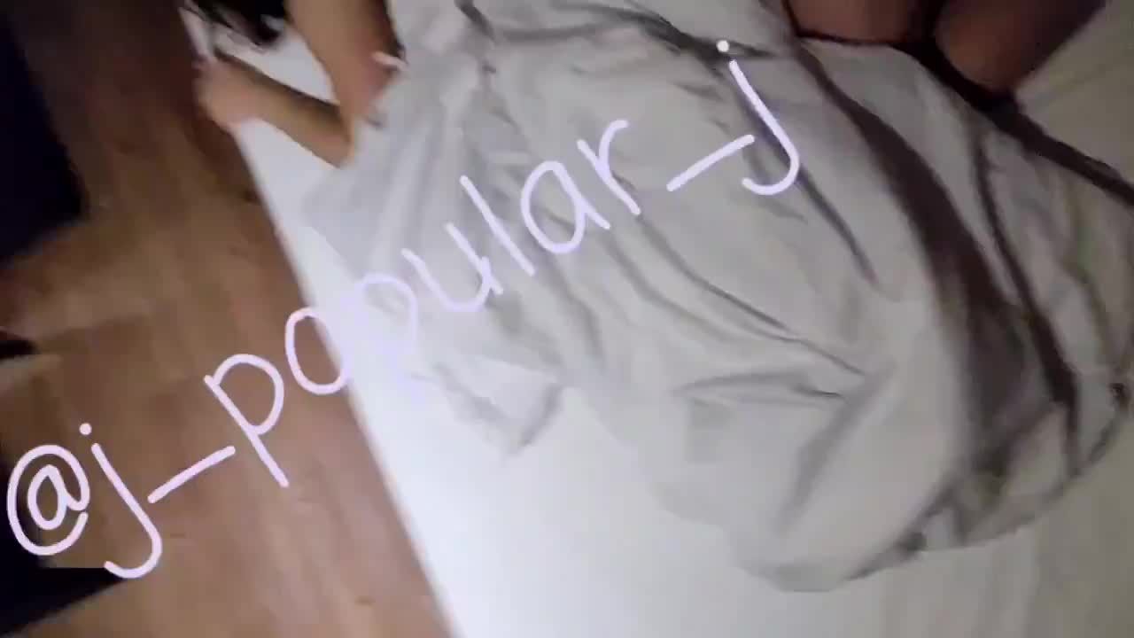 Jeans 한달전 첫섹스영상 PornGur