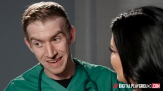 Cojiendo Doctor Transforms Mature MILF Into Sex Machine With Enourmous Tits - HD Verga