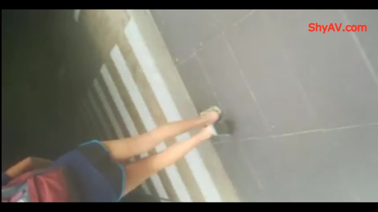 MelonsTube Singaporean student hot upskirt Blow Job
