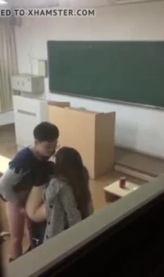 Panty [大陸瘋傳] 大陸某大學生教室裡做愛被老師偷拍放上網 Chinese College Students Make Love in the Classroom Euro Porn