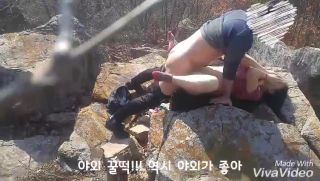 Pussy Play 등산하다가 바위 위에서 한국야동 Romantic