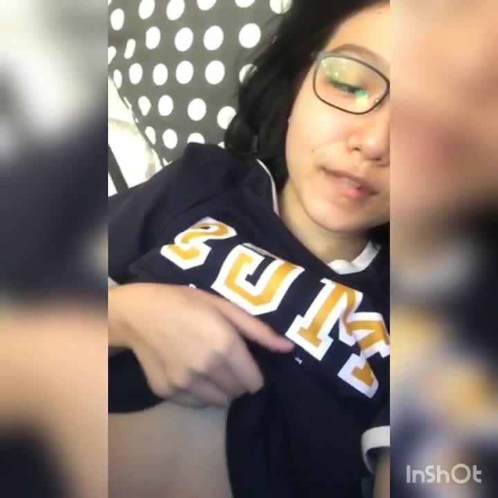 Safada My chinese singapore girlfriend flash her titties ApeTube