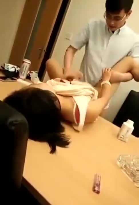 8teen Chinese Female Employee Gets Fucked By Boyfriend In Office Meeting Room Brother