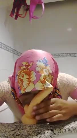 Tube77 MALAY HIJAB PRACTICING BLOWJOB WITH A TOY Spy