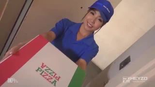 Puta ハメられたピザデリバリー～アワビにザーメンをトッピング～ 内村りな JAV Uchimura Rina Sex With Pizza Delivery Man HEYZO-1079 Chudai