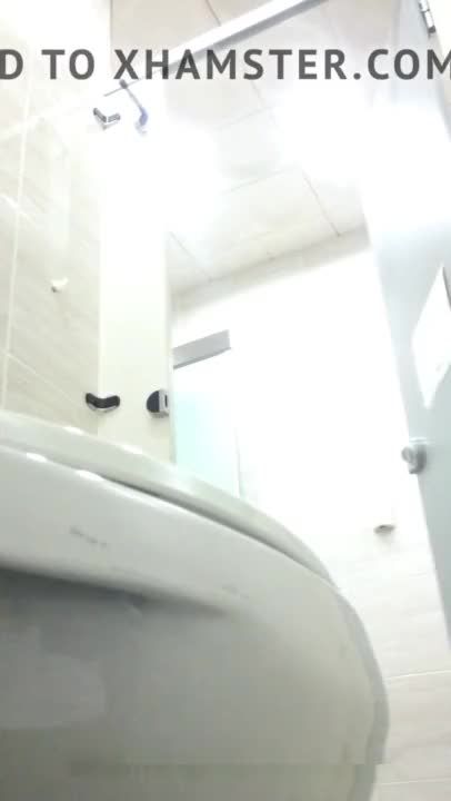 Gemendo Korean Caught Peeing in Toilet OnOff