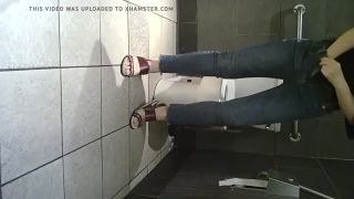 Cumfacial Korean Chick on the Toilet Dominicana