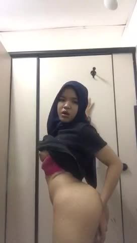 Real Amatuer Porn Malaysian Customs Officer Films Herself Masturbating in Public Toilet While in Uniform Video Leaked Part 2 馬來西亞海關職員穿著制服廁所自拍流出第二部 XBizShow