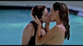 Yes Celebrities Denise Richards & Neve Campbell Wild things Sex Scenes (1998) 18QT