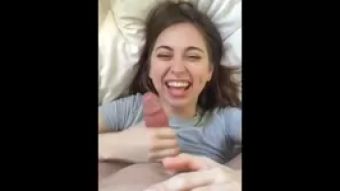 Latina Riley Reid Fucks a Lucky Fan Gozando