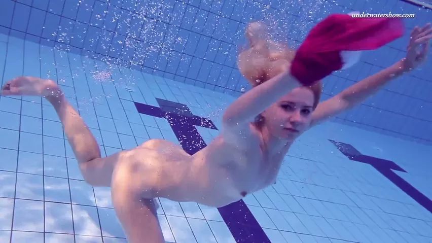 XVids Russian Hot Babe Elena Proklova Swims Naked Hijab