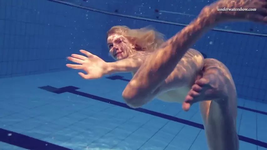 18andBig Elena Proklova Spreading Legs Underwater Stepson