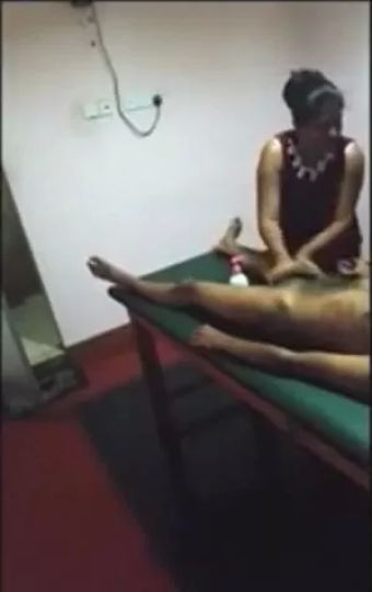 Fudendo Mark Dugni Hidden Camera in a Massage Parlor in China Grandmother