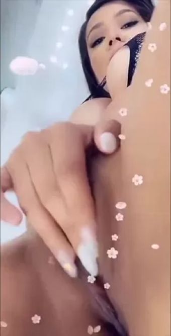 Large Hot Babe Alva Jay Fucks her Pussy with a Dildo Naked