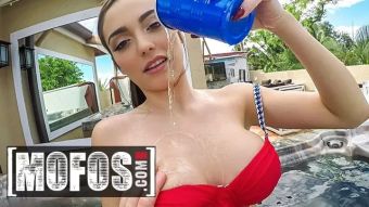 18Comix MOFOS - Amazing Ashly Anderson with Stunning Body Takes a Big Cock by the Pool Amateur