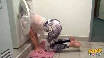 Pareja Busty Blonde Stuck In A Washing Machine - Josephine Jackson Dirty Roulette