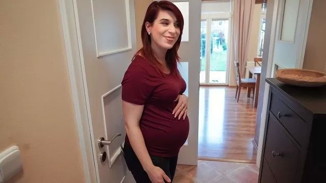 Teenxxx DEBT4k. Pregnant Lady has Sex to get Money for things Gape